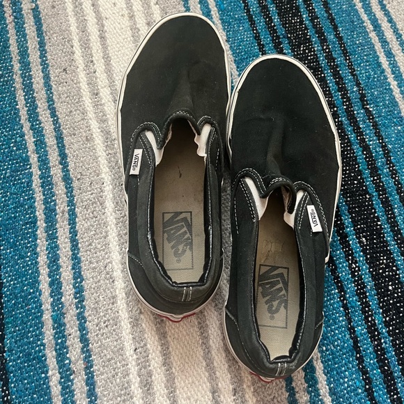 Black slip on vans men’s 8.5 womens 10 - Picture 2 of 4
